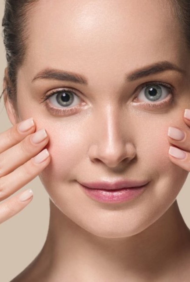 طريقة تقشير الوجه بالفراولة والسكر