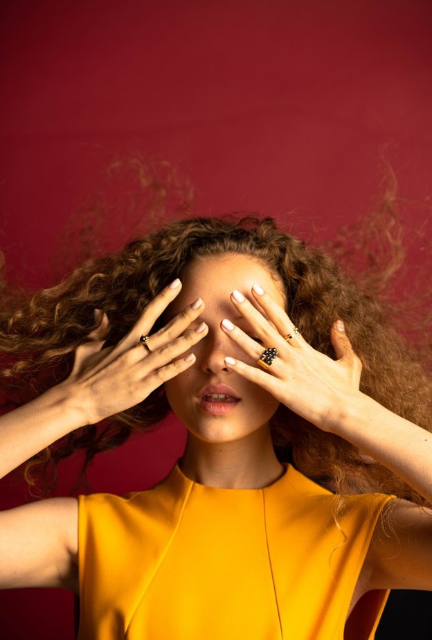  عالم تصميم المجوهرات في قالب هندسيّ مع دار Nijoud jewellery