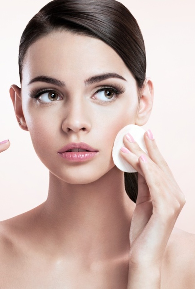 5 حيل ذكية تضمن عدم سيلان المكياج لصاحبات البشرة الدهنية