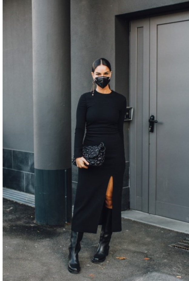 إرتداء لون واحد من الرأس إلى أخمص القدمين يخلق خطًا واحدًا طويلًا