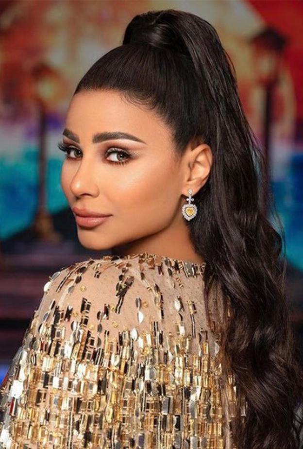 تسريحات شعر مرفوعة بشكل نصفي بأسلوب مهيرة عبدالعزيز