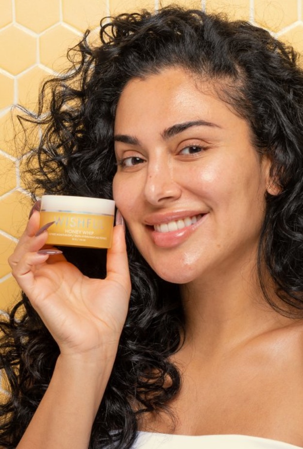 دلّلي بشرتك مع مرطّب WISHFUL HONEY WHIP PEPTIDE