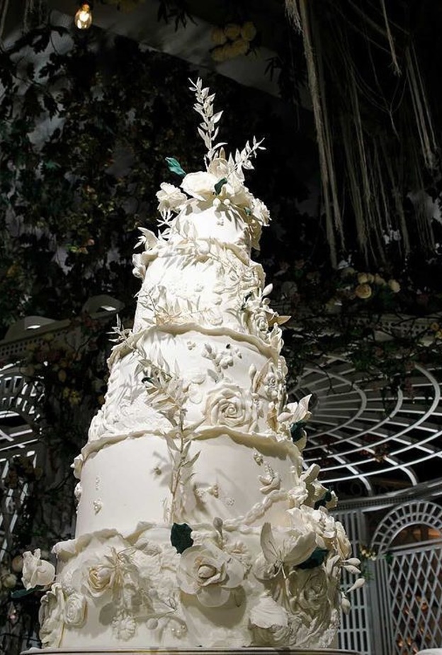 صيحات كعمات زفاف إمارتية من تنفيذ Sadia Cake Art