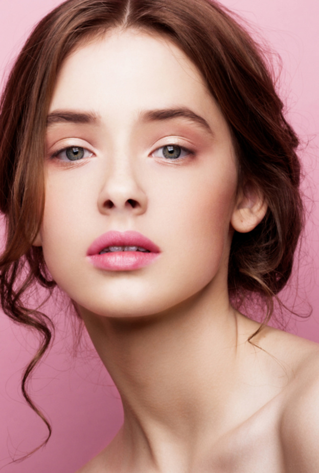 خطوات تطبيق مكياج مناسب للواتي يعانين من البثور