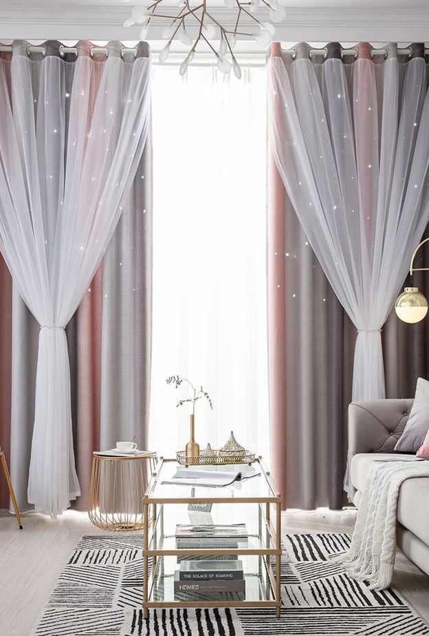 أثاث باللون الذهبي لديكور غرفة معيشة مودرن