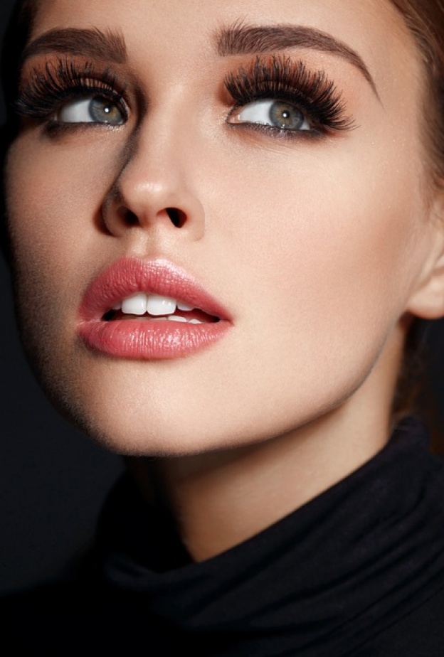  وصفات طبيعية من زيت الخروع لتطويل الرموش