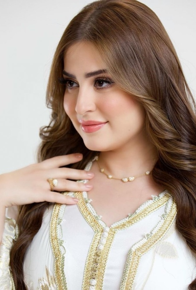 طريقة عمل تسريحات شعر ناعمة بأسلوب رؤى الصبان بمناسبة يوم المرأة الإماراتية-صورة من حسابها على إنستاغرام