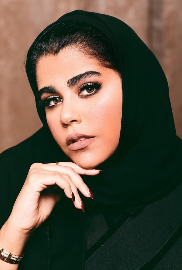 ة مدونة الجمال تيم الفلاسي تلهم المرأة الإماراتية