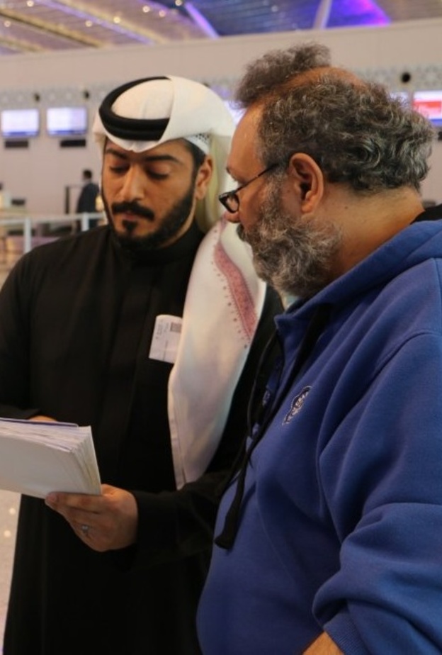 الكشف عن أول صور من كواليس الفيلم السعودي " 90 يوم " للمخرج خالد الحربي 