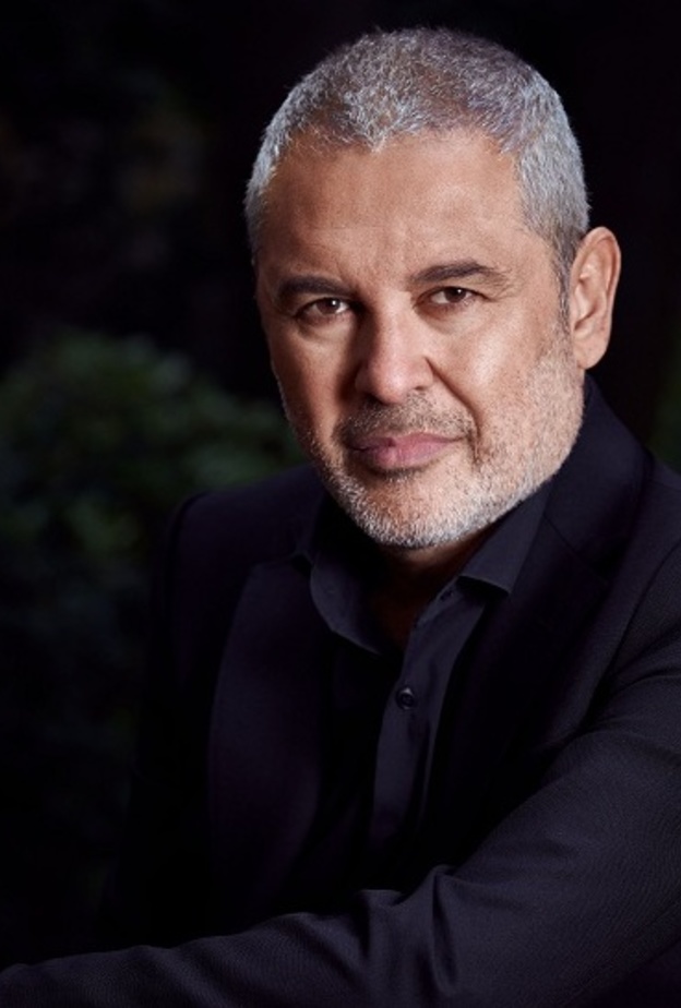 إيلي صعب في مقابلة خاصة مع مجلة هي