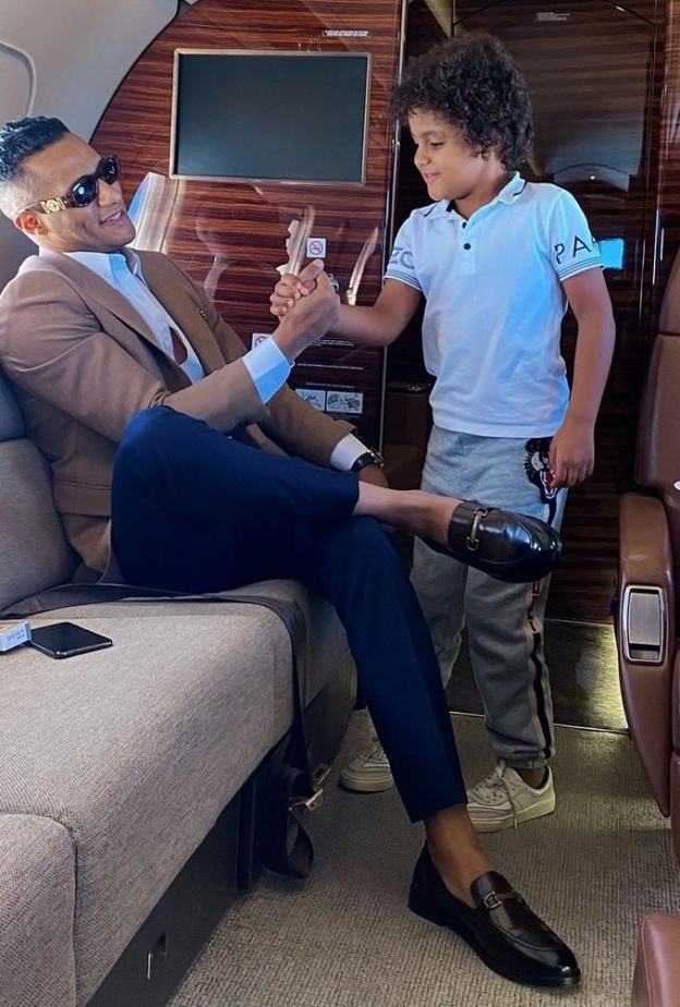 علي مع والده محمد رمضان