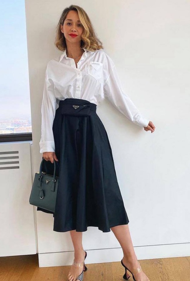 تنسيق القميص الابيض مع التنورة الواسعة من وحي اطلالات لانا الساحلي