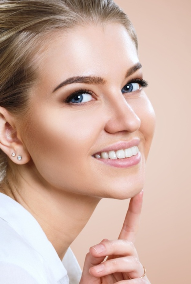 ماسكات من العسل لوجه نضر في يوم المرأة الإماراتية 