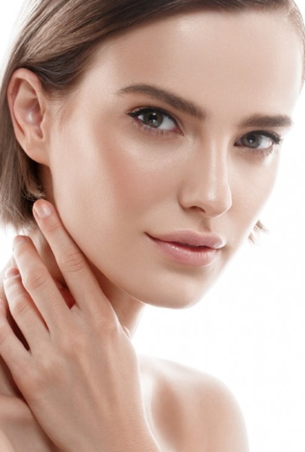 تأكدي من تنظيف بشرتك مرتين إلى خمس مرات في اليوم لتحنب احمرار البشرة