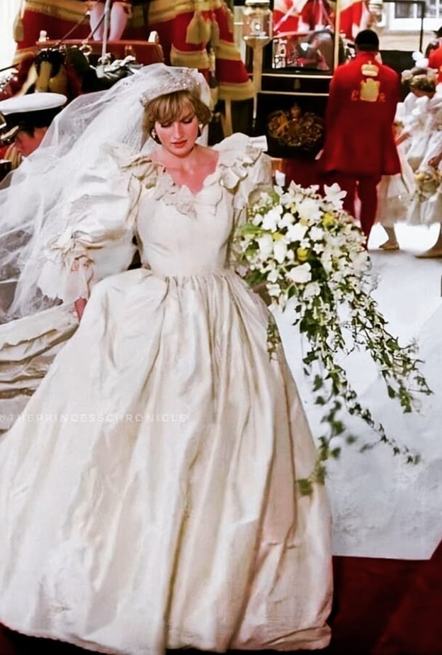 كيف خدع مصمم فستان زفاف ديانا وسائل الإعلام؟
