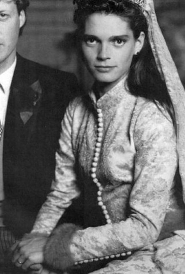  شاهدوا خاتم الخطبة الاستثنائي الذي قدمه تشارلز سبنسر لزوجته الأولى