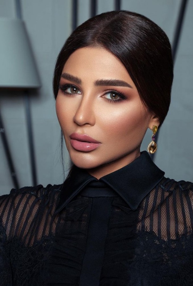 مكياج دخاني سموكي لسهرات نهاية صيف 2021 من وحي مهيرة عبدالعزيز