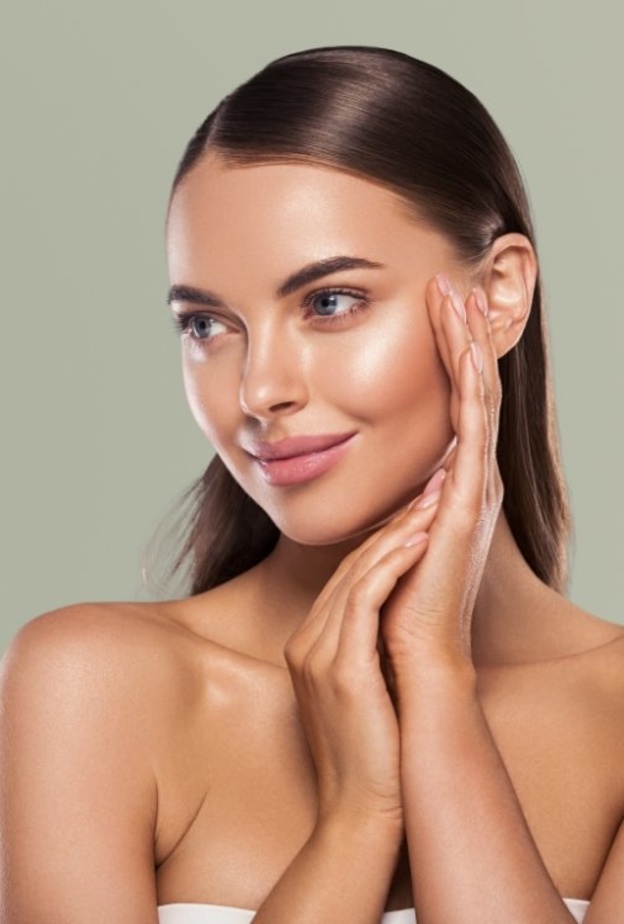 صورة رئيسية يعمل علاج الـ skin booster على تحسين ترطيب البشرة