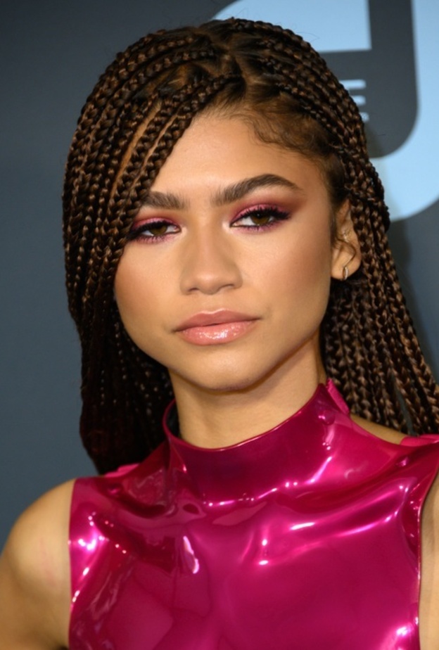 تسريحات شعر الضفائر الرفيعة والافريقية من وحي Zendaya