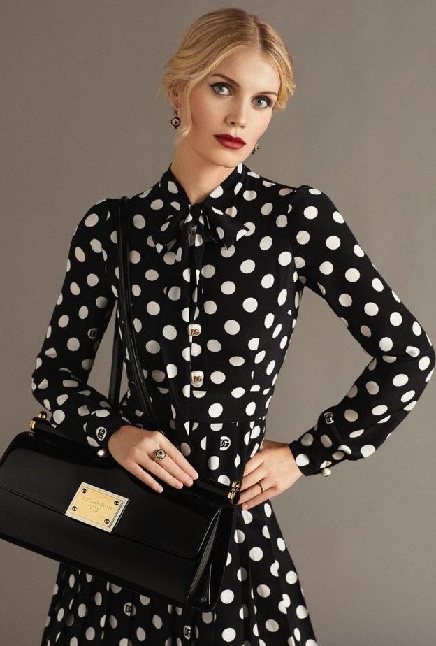 الليدي كيتي سبنسر تتألق بإطلالة مشابه لكيت ميدلتون.. أيهما أجمل؟ 