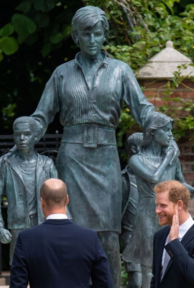 تعرفوا على المعاني التي يحملها تمثال الأميرة ديانا في قصر كنسينغتون