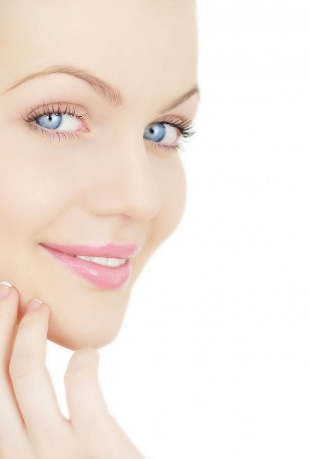 طريقة سهلة وبسيطة لإزالة المكياج بعد الزفاف