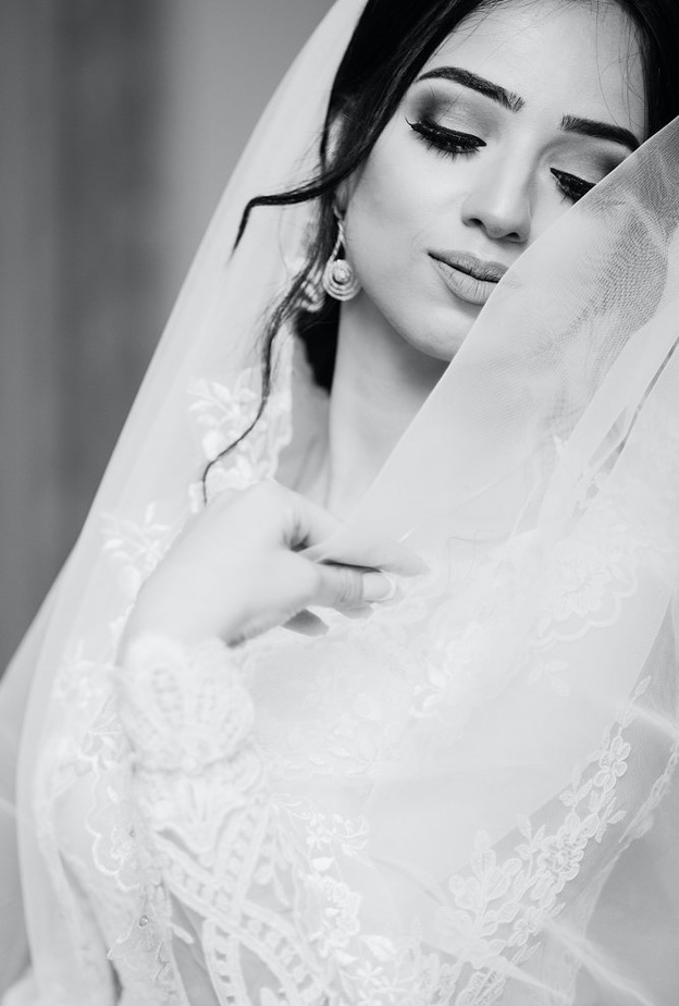  لقاح كورونا يحرم عروسا من حضور والديها حفل الزفاف Alvin Mahmudov