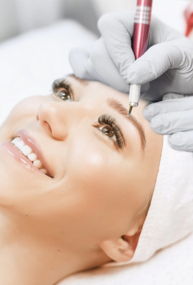 تفاصيل عملية المايكروبليدنج للحصول على حواجب جذابة