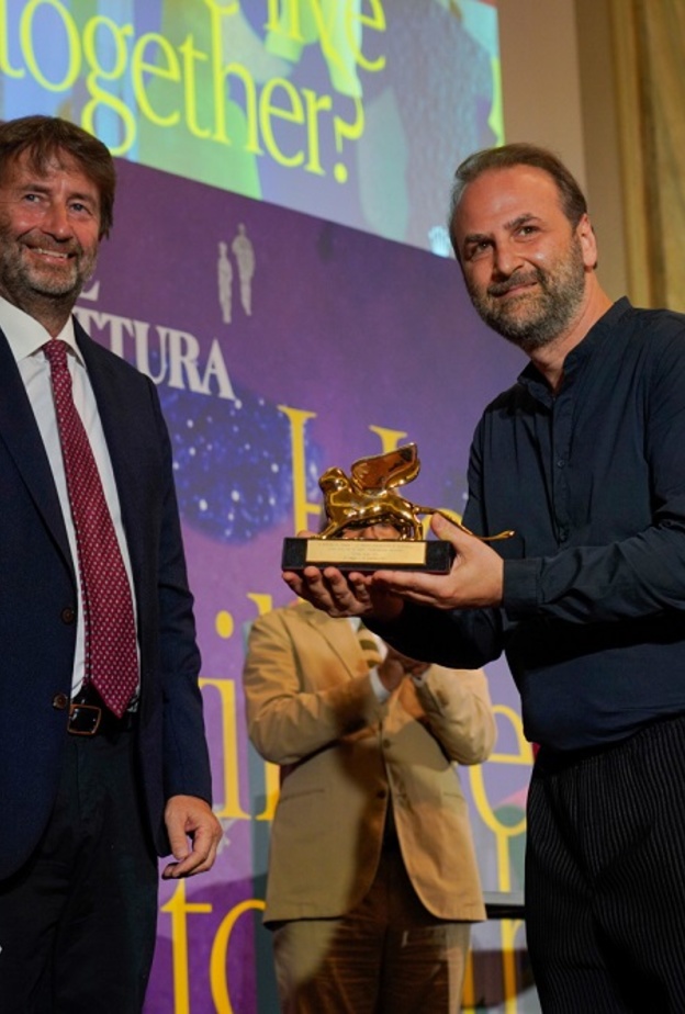 وائل الأعور معرض أرض لدنة - جناح دولة الإمارات – تصوير آندريا أفيزو – صورة مقدمة من بينالي البندقية