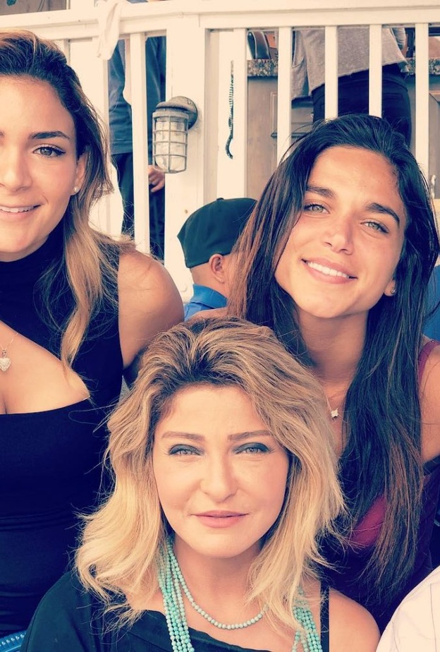 علا غانم وبناتها 