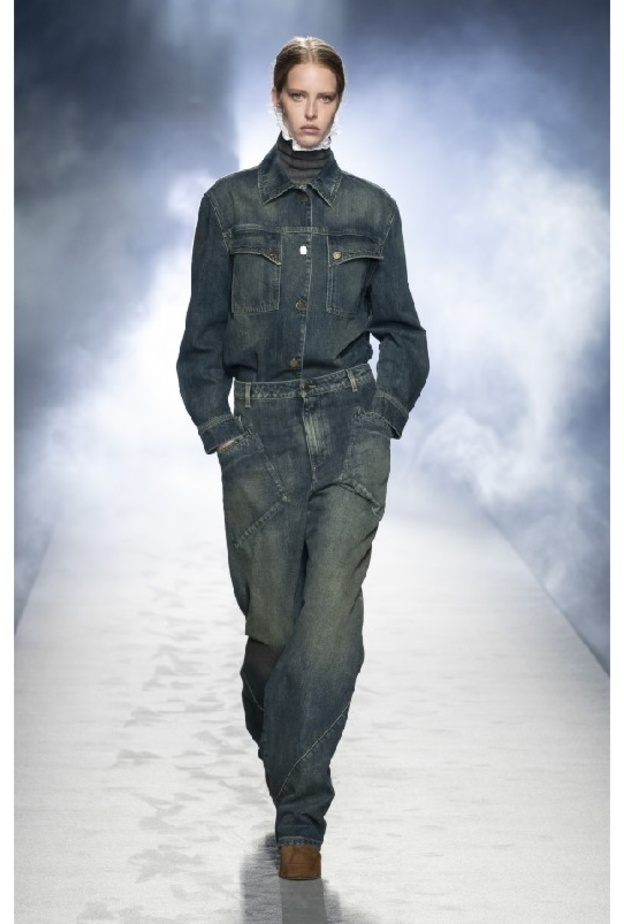 اطلالة من Alberta Ferretti