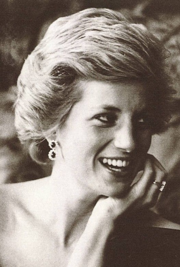 المؤلف آلان مالينسون ينشر صورة لم تشاهد من قبل للأميرة ديانا في ذكرى وفاتها