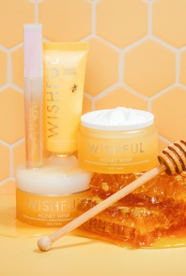  بلسم الشفاه Silk Balm Honey Kiss Nutri-Plumping Lip Balm