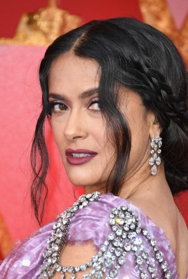  أقراط سلمى حايك من هاري وينستون