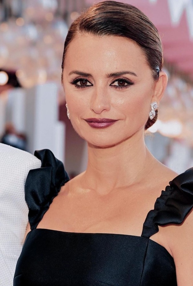 رسمات المكياح البرونزي من وحي اطلالة النجمة Penelope Cruz