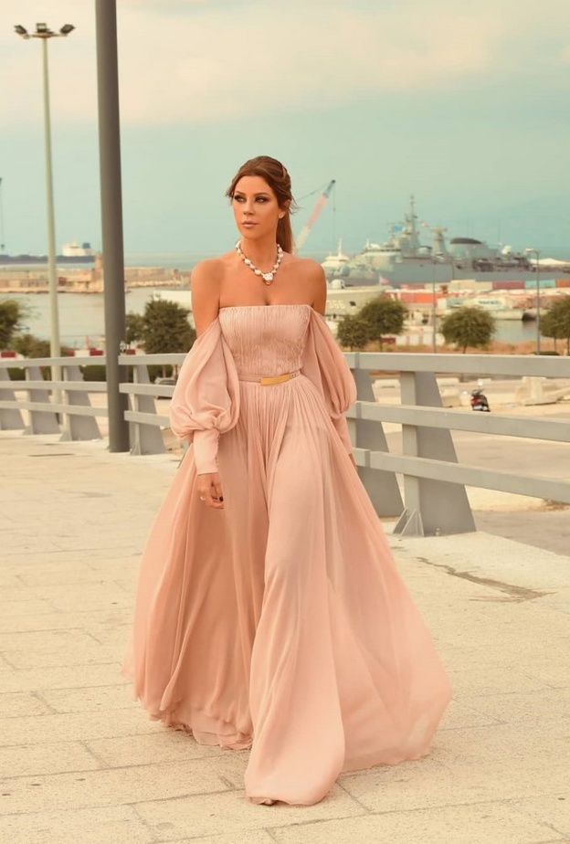 فساتين خطوبة باللون السومو@carlahaddadofficial