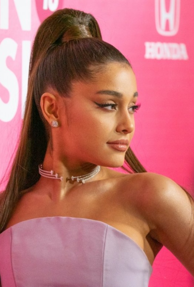  تسريحات شعر ذيل الحصان المترابطة من وحي اريانا غراندي