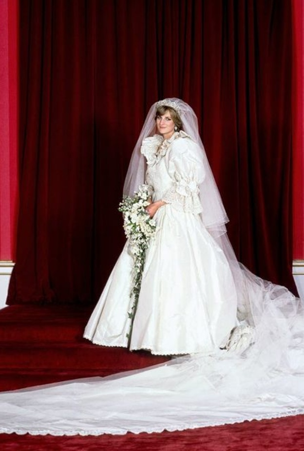  تعرفوا على الإختلاف بين صور زفاف الأميرة ديانا وزوجتي ابنيها