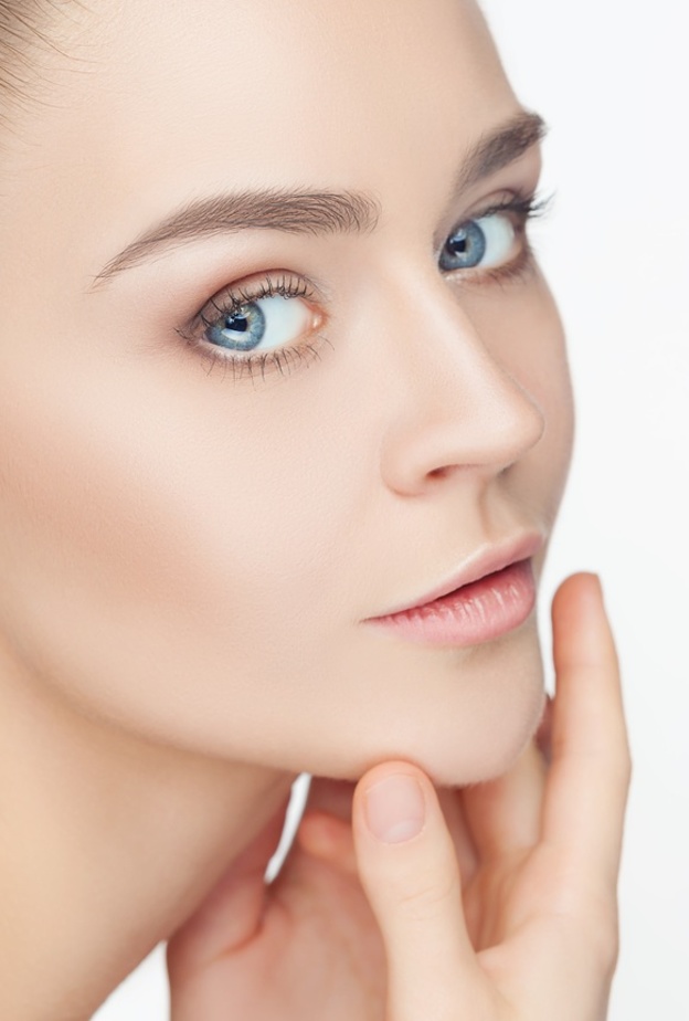 خلطات النشا والحليب لتفتيح البشرة مع نهاية موسم الصيف