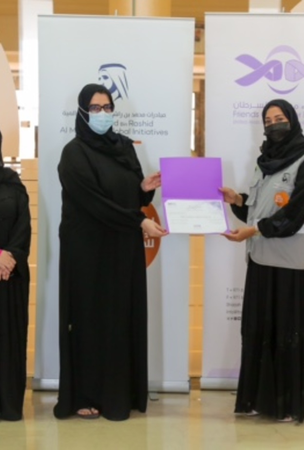 أصدقاء مرضى السرطان توزع مواداً غذائية على عائلات المصابين بالسرطان في اليوم الدولي للعمل الخيري