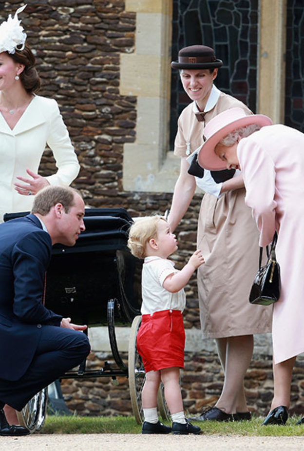 تعرفوا على تقليد لطيف لملكة بريطانيا مع أبناء أحفادها