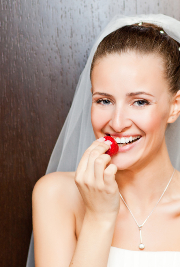 shutterstock_ أطعمة يجب أن تتجنبها العروس قبل حفل الزفاف لمنع التعرق