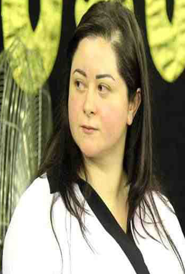 مى نور الشريف تتقبل العزاء