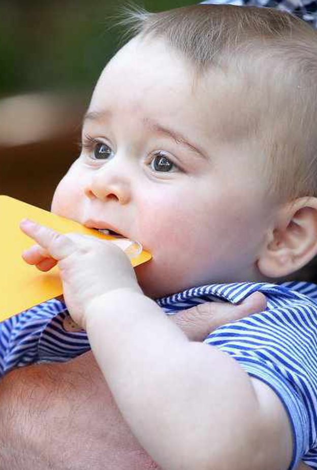 دائما لايعجبه الغرباء