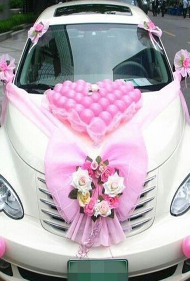 سعودية تزين سيارة زفاف