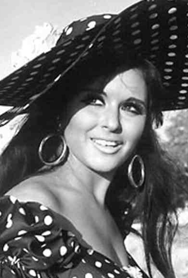 انوثة السندريلا سعاد حسني هدف الحملة