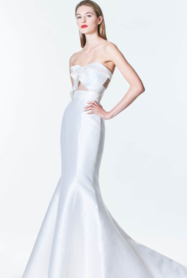 فستان بقصة ذيل السمكة من كارولينا هيريرا