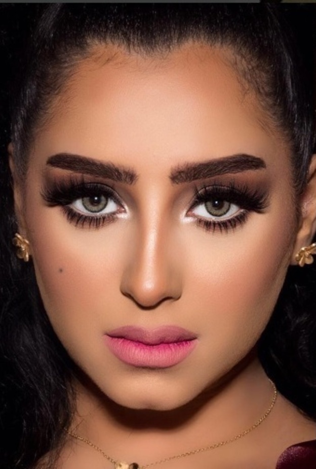 المهرة البحرينية مكياج