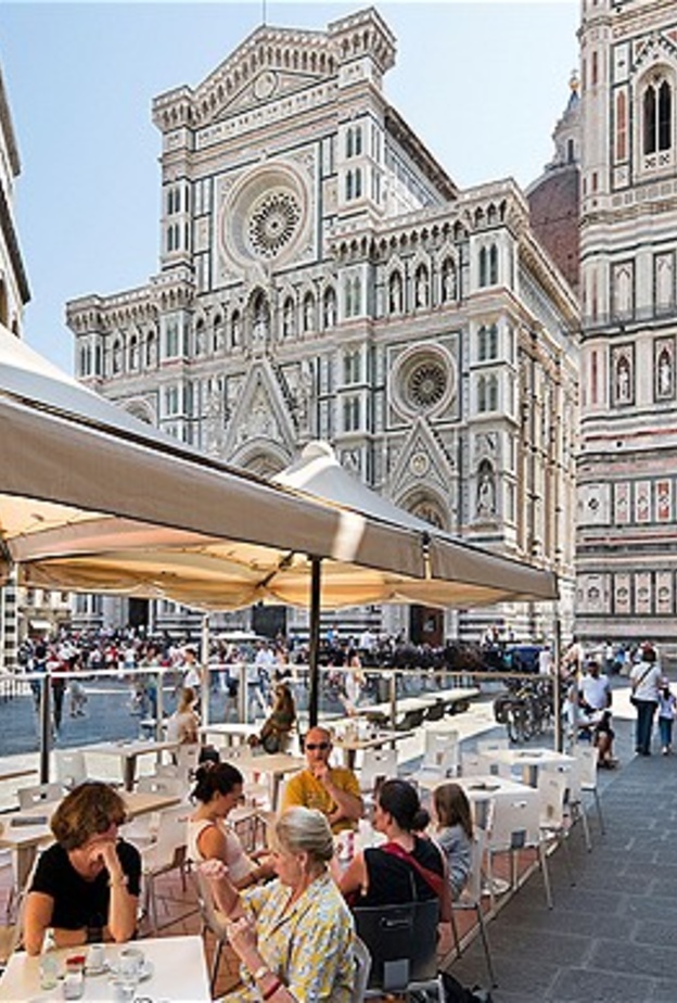 تشتهر فلورنسا بساحاتها