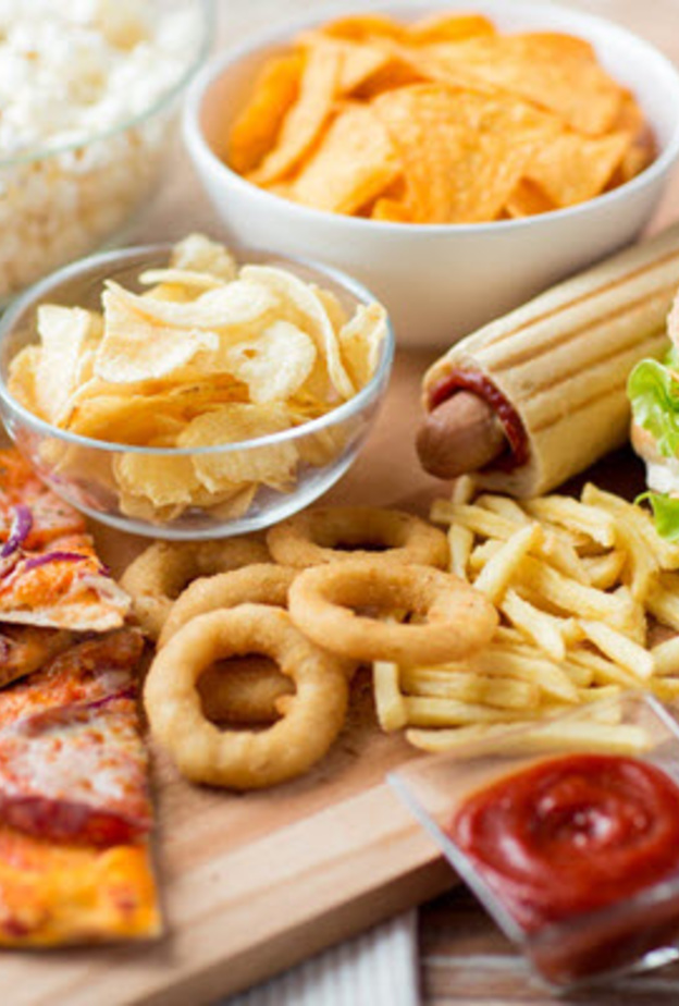 الوجبات السريعة تتسبب بالاصابة بمرض الاسقربوط